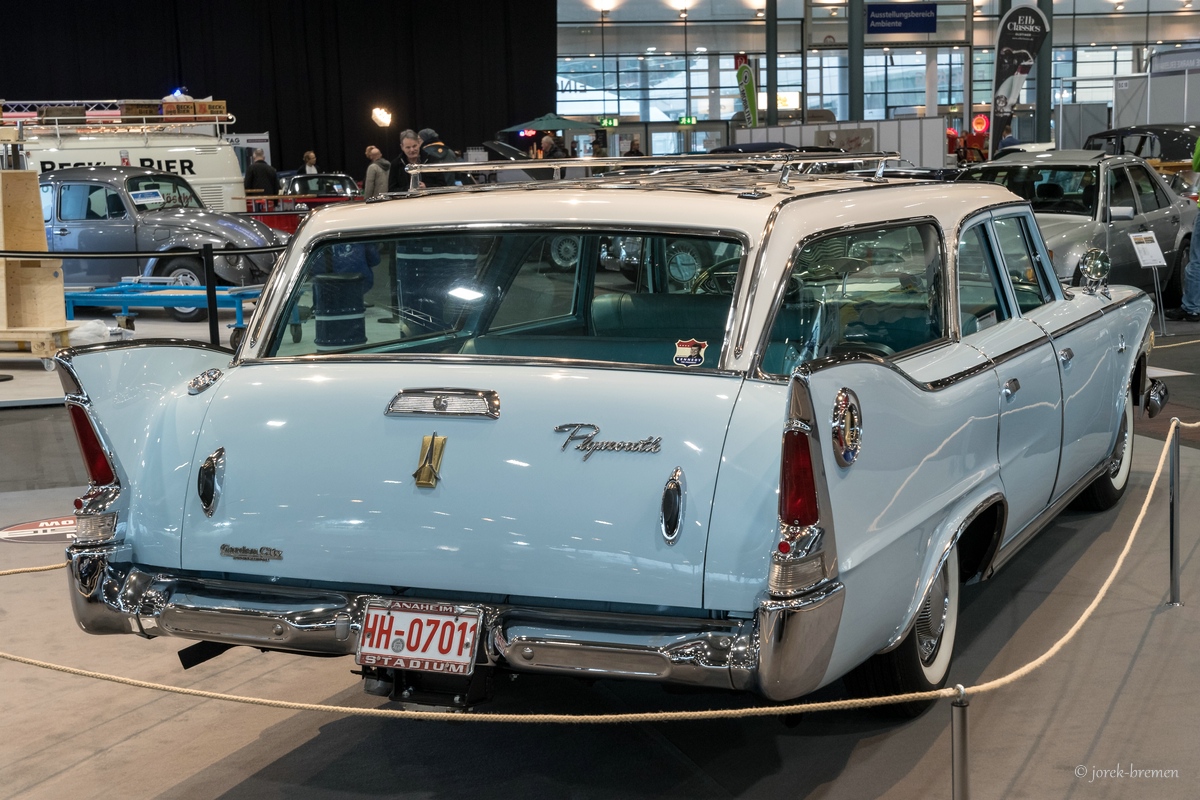 Plymouth Fury Sport Suburban (1960)