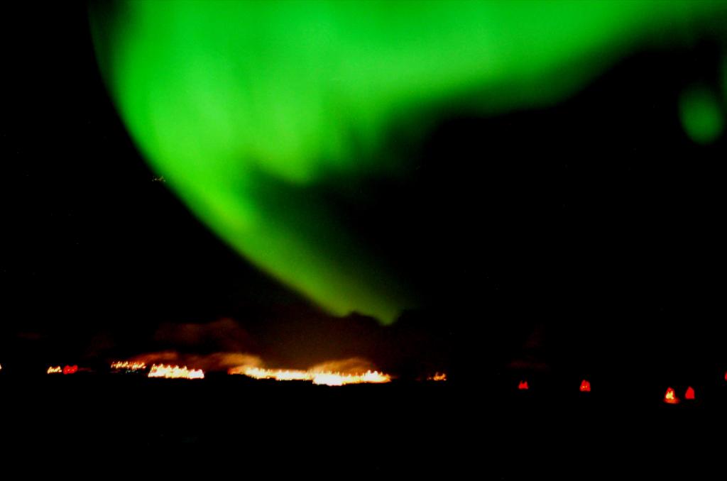 Polarlicht vor Svolvär/Lofoten ( Bild von der Trollfjord gemacht, also mit Schiffsbewegung leider)