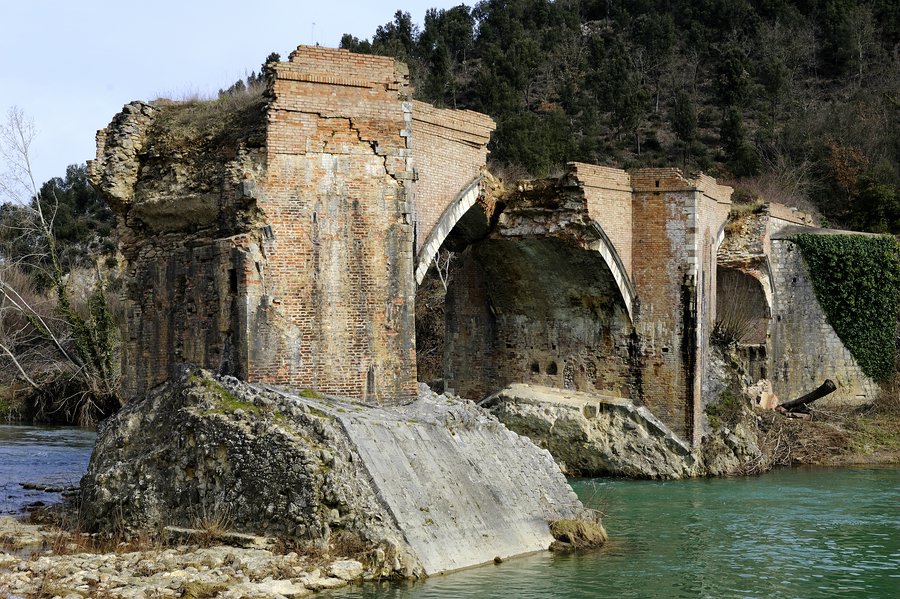 Ponte rotto Nähe bagno di Petrolo