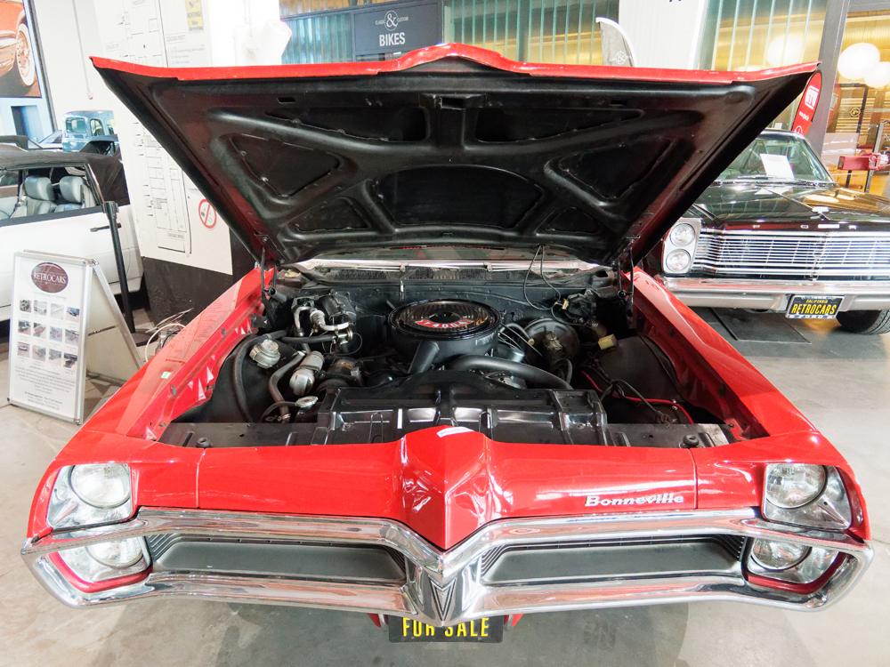 Pontiac Bonneville.jpg