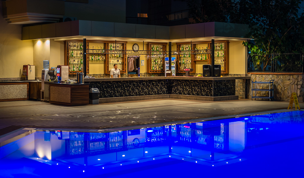 Poolbar