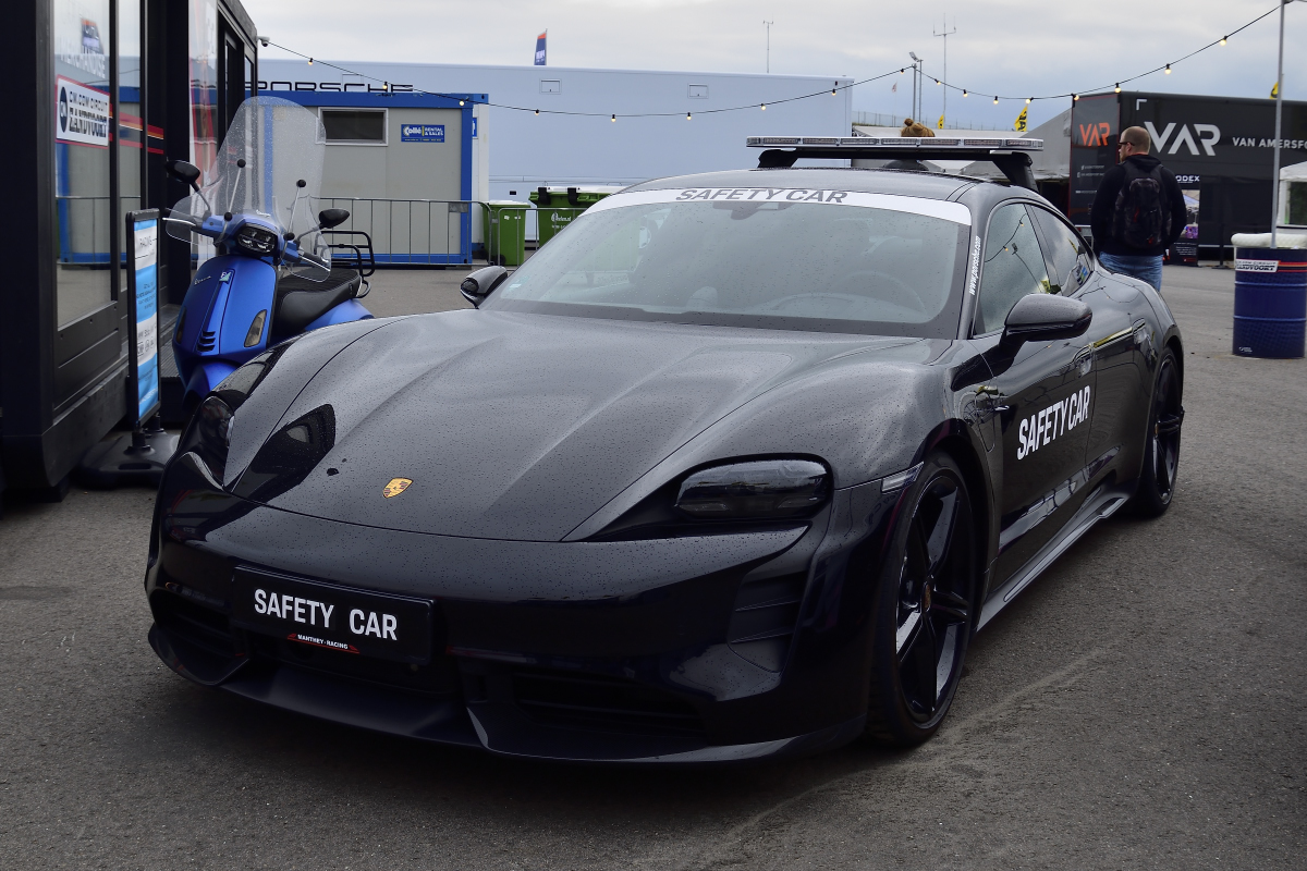 Porsche Taycan das neue Safety Car