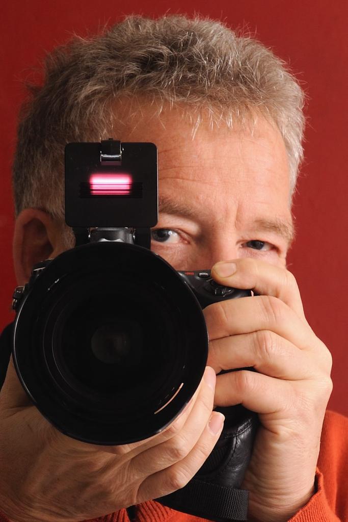 Portait mit SG31R vor dem Klappblitz der D700