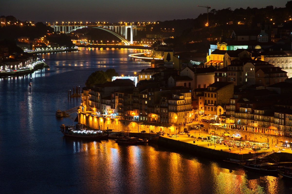 Porto bei Nacht