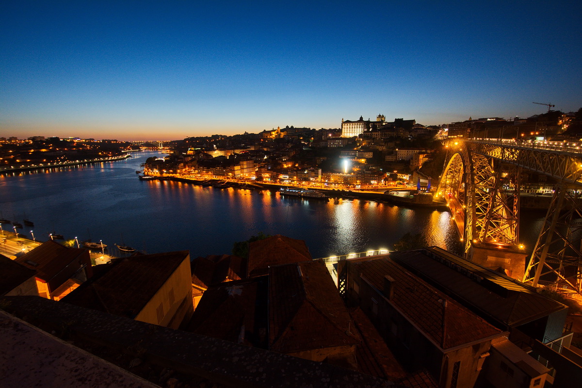 Porto bei Nacht