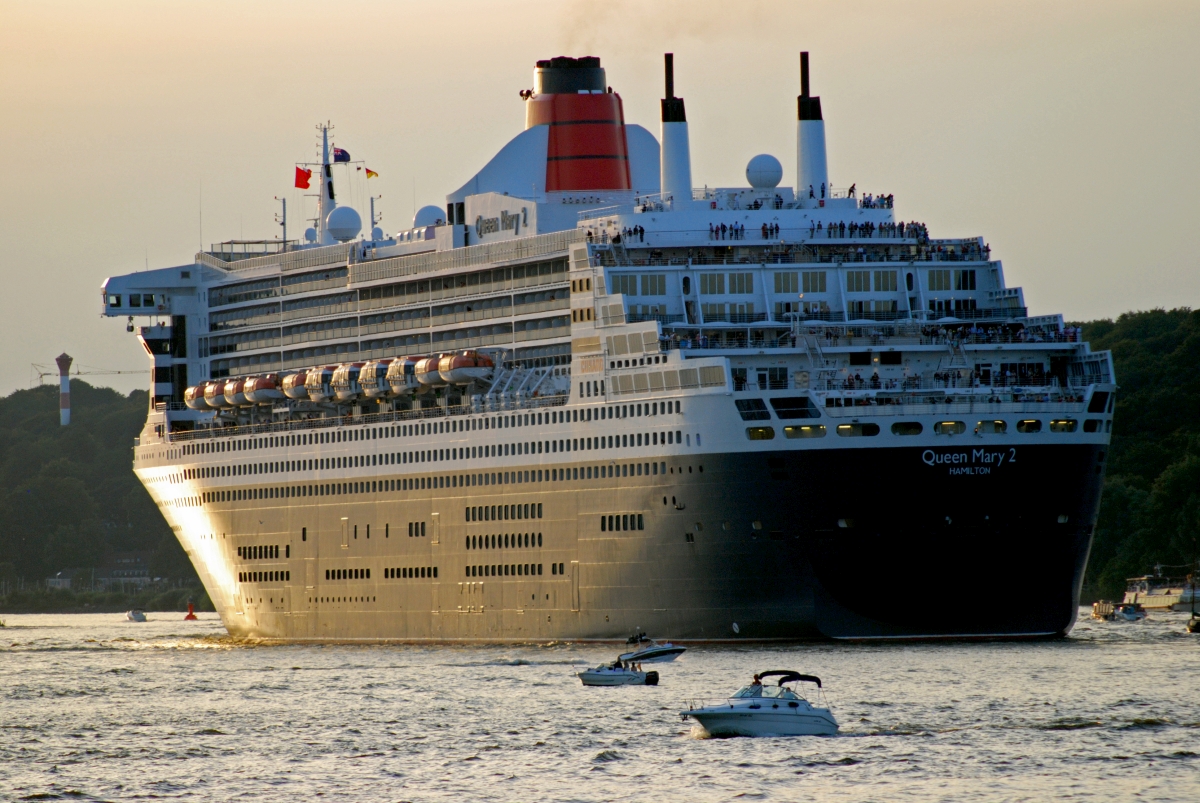 queen_mary_2(2).jpg