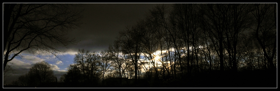 "Weltuntergang"
Eines der ersten Bilder mit dem Sigma 10-20 4-5,6 an der D90