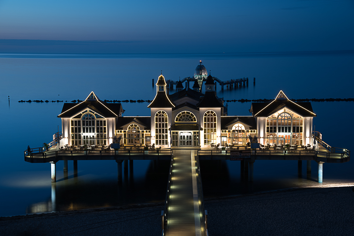 Rügen Seebrücke Binz zur blauen Stunde