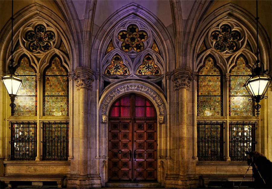 Rathaus Portal gerade, Laterne verzerrt