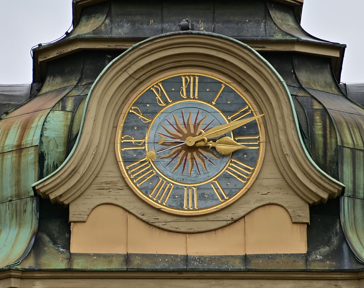 Rathausuhr Hall.jpg