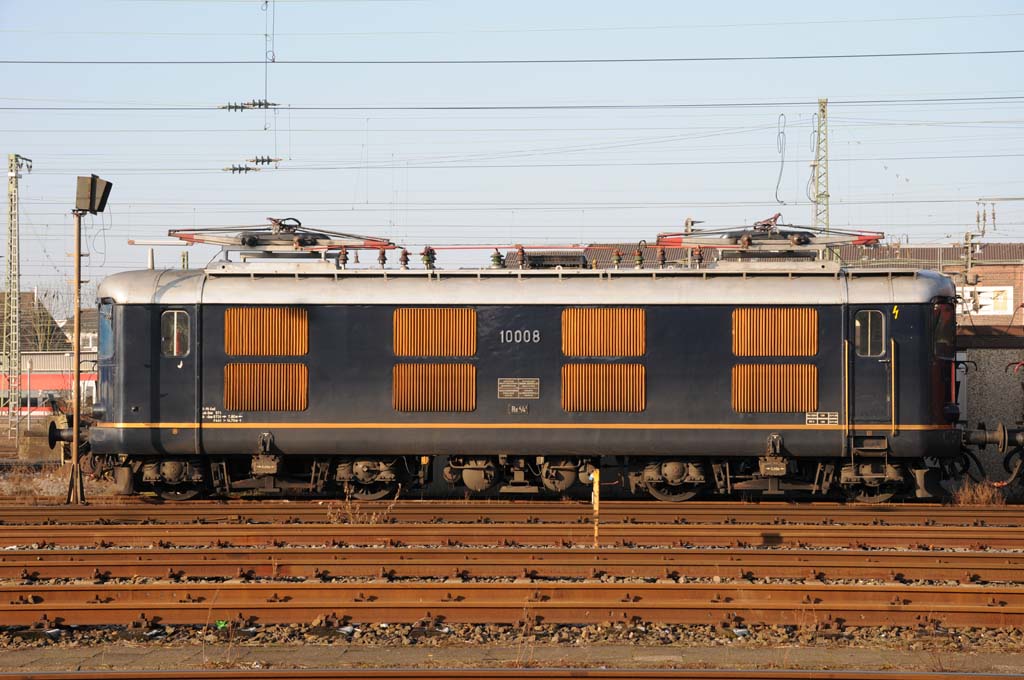 Re 4/4 10008