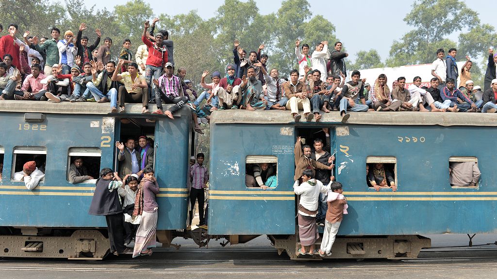 Regionalzug nach Tongi mit 2317
am Bahnübergang der Tongi Diversion Road
beim Banani Overpass in Dhaka
1163