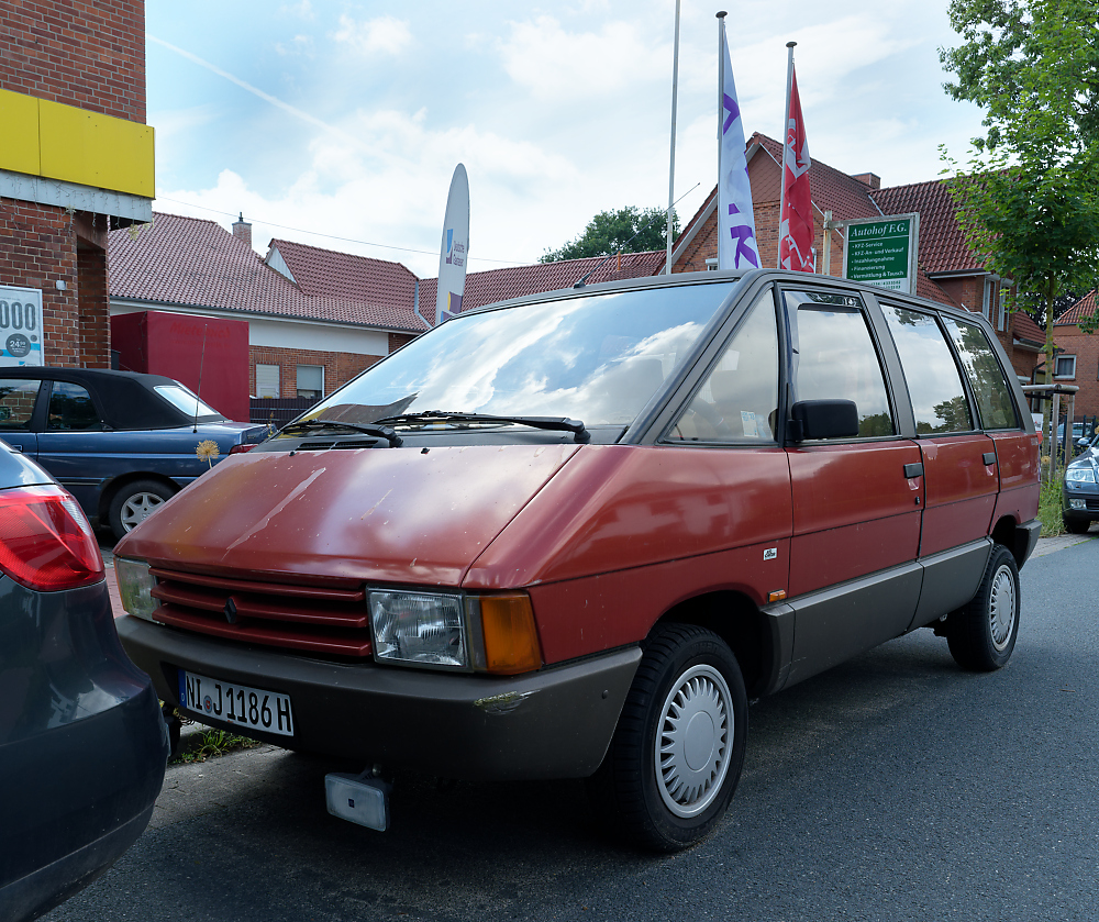 Renault Espace 2000 GTS.jpg