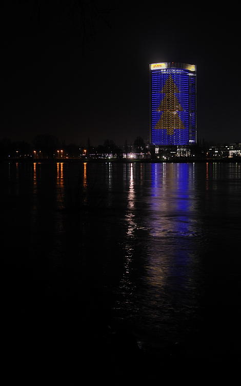Rhein und Post Tower im Advent