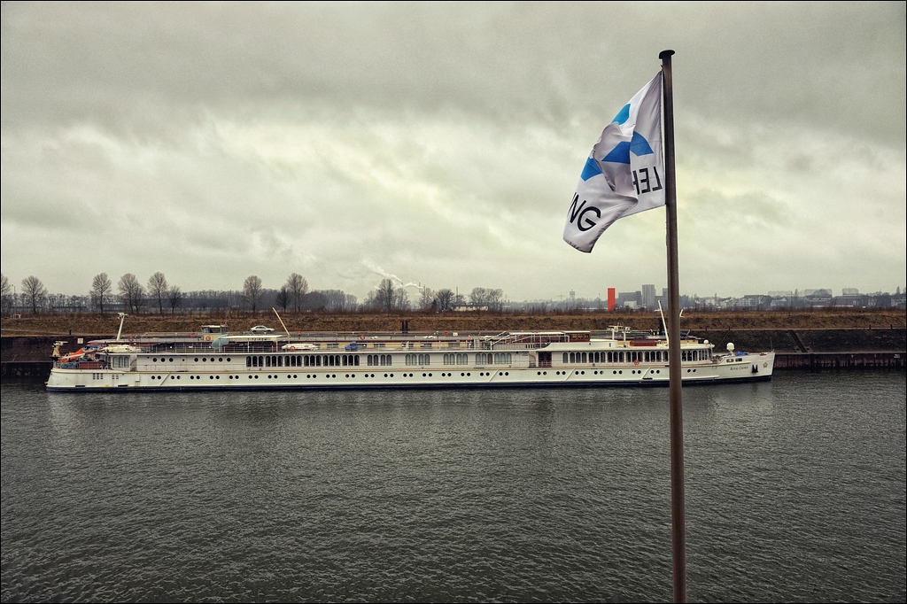 Rheinschiff - Hafen Duisburg 02/2012