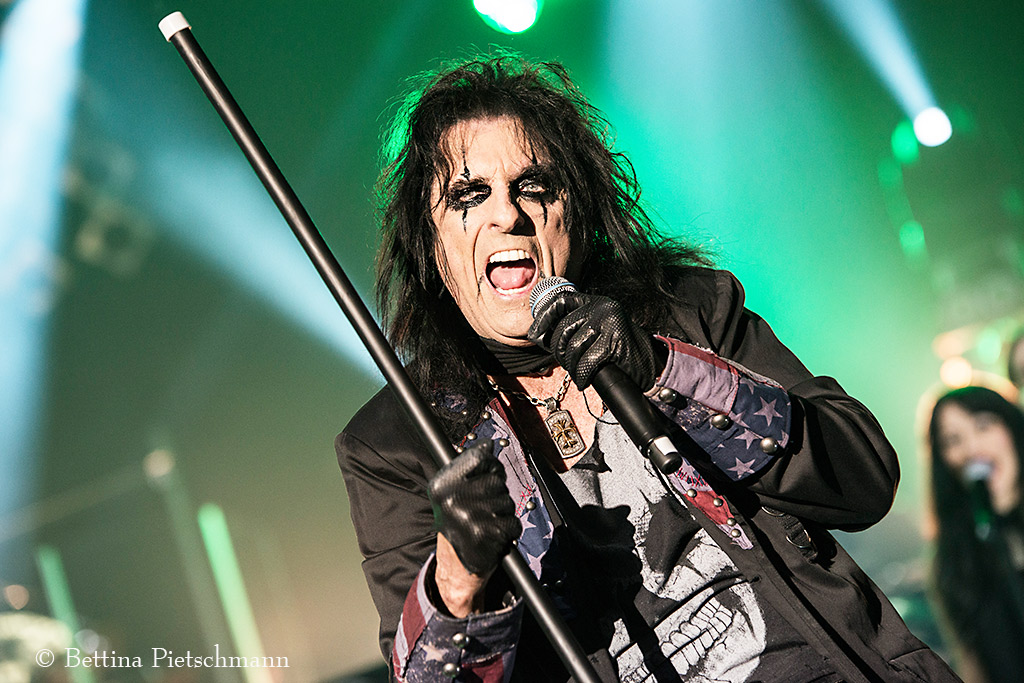 Rock meets Classic mit u.a. Alice Cooper in der Porsche Arena in Stuttgart April 2014