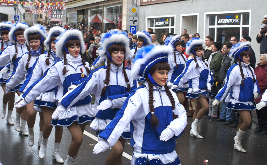 Rosenmontag 2009 in Horb am Neckar. Aufmarsch der Garde von Blau-Weiss Sindelfingen.