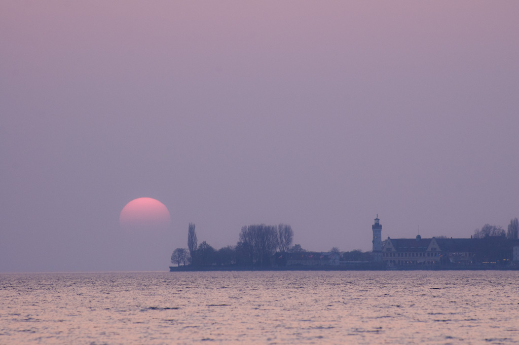 Rote Sonne über Lindau