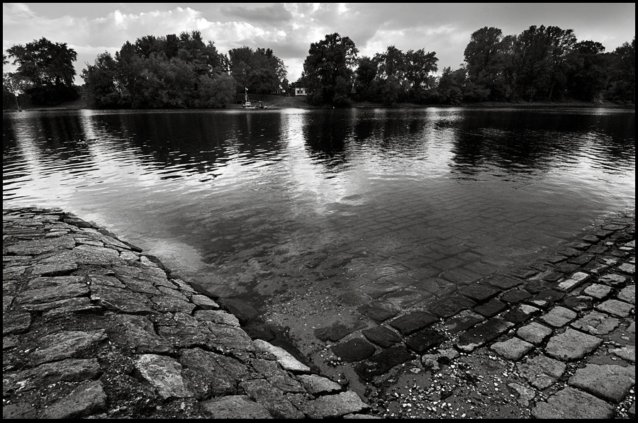 RS 100518 182301 cpt sw

http://www.nikon-fotografie.de/vbulletin/showpost.php?p=1337484&amp;postcount=6775