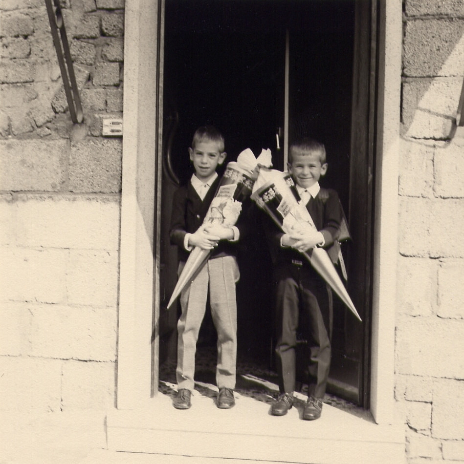 Scan000122
1969, zusammen mit meinem älteren Bruder