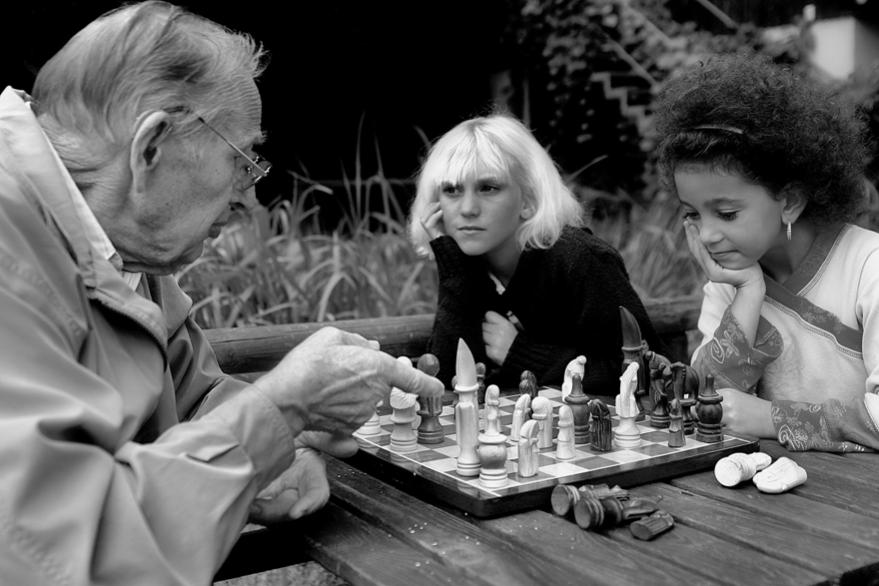 Schach dem König........
Neuzig gegen 2 x Neun,
leider ist der Alte Herr verstorben