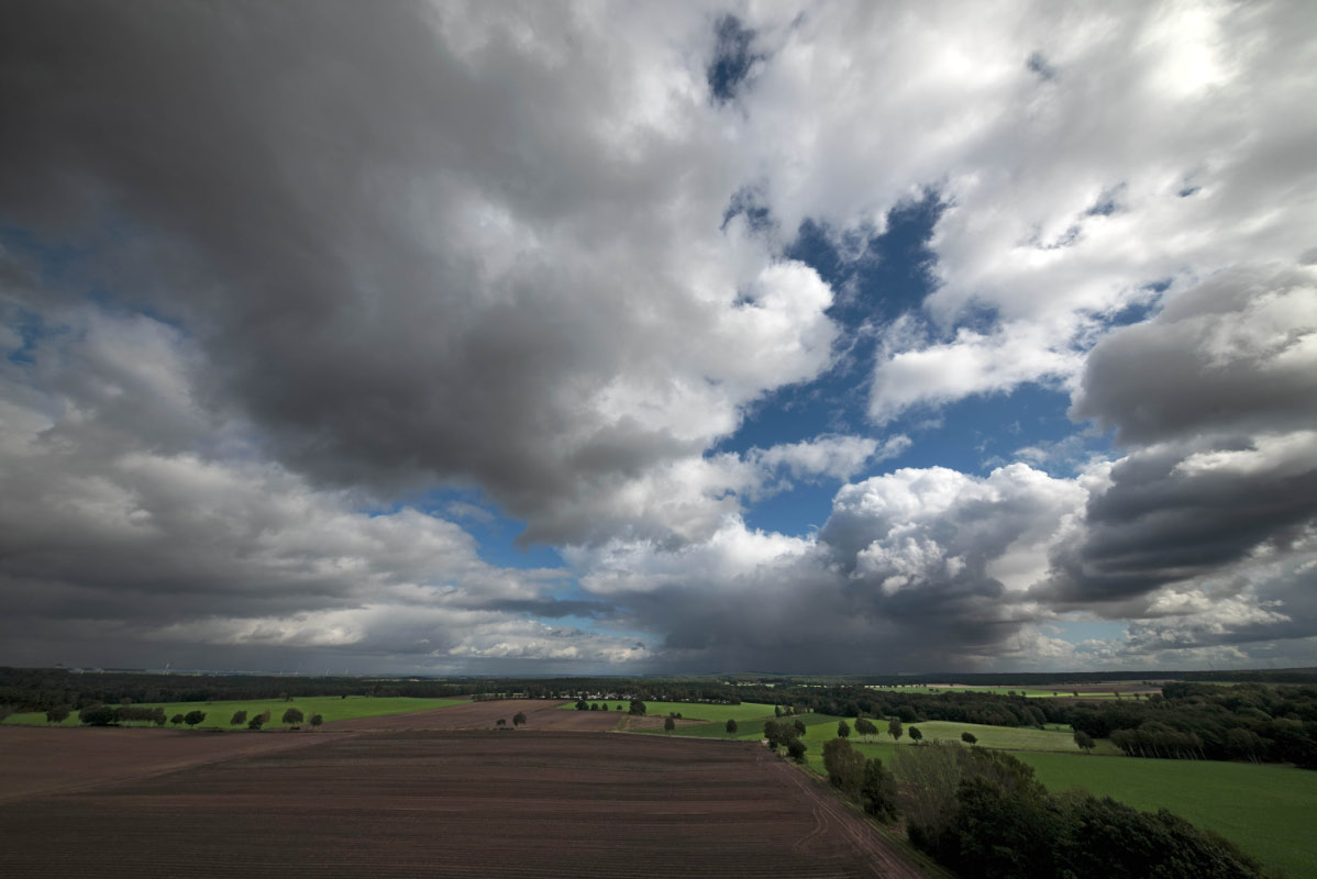 Schauerwolken über der Südostheide 3.jpg