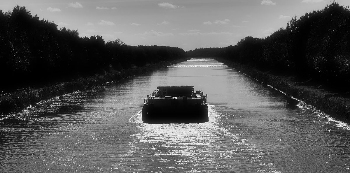 Schiffssilhoutte BW.jpg