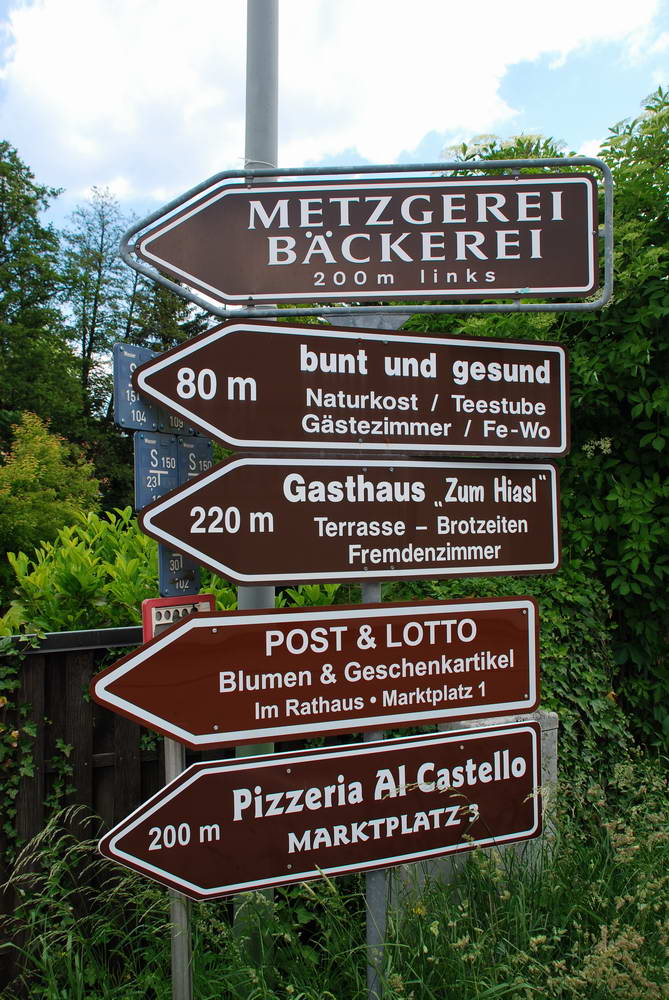 Schilder vor Schildern