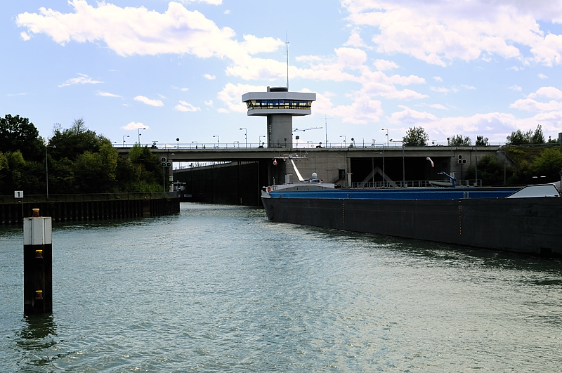 Schleuse  .Iffezheim