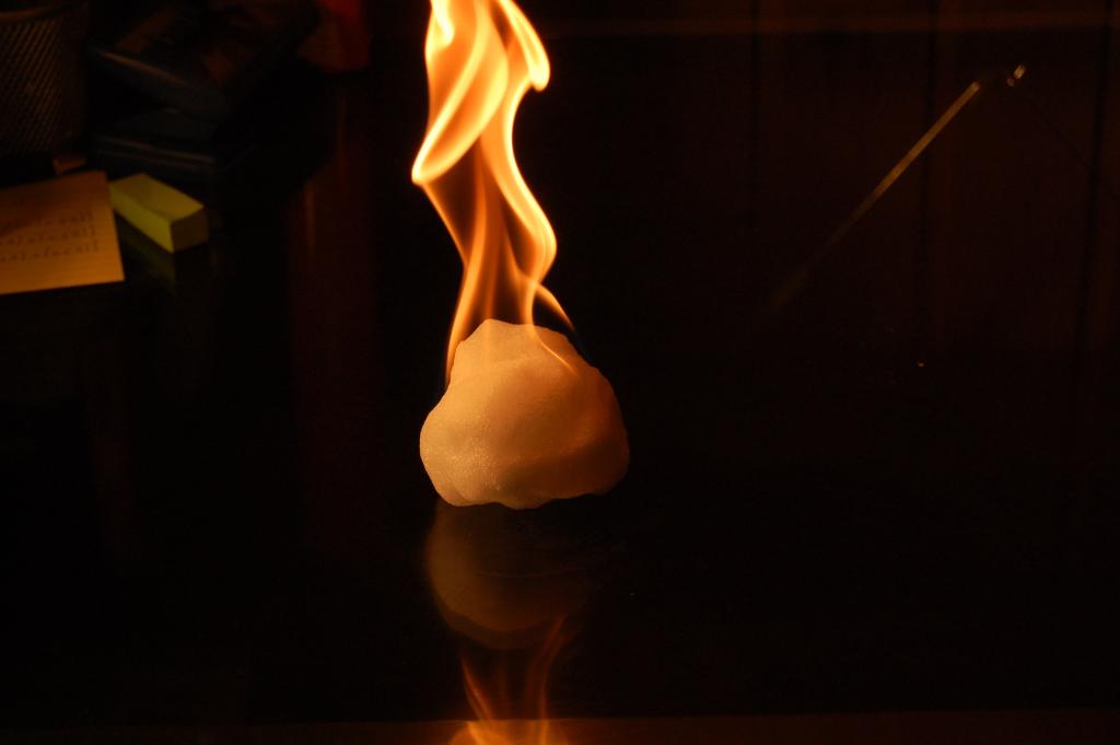 Schneeball in Flammen