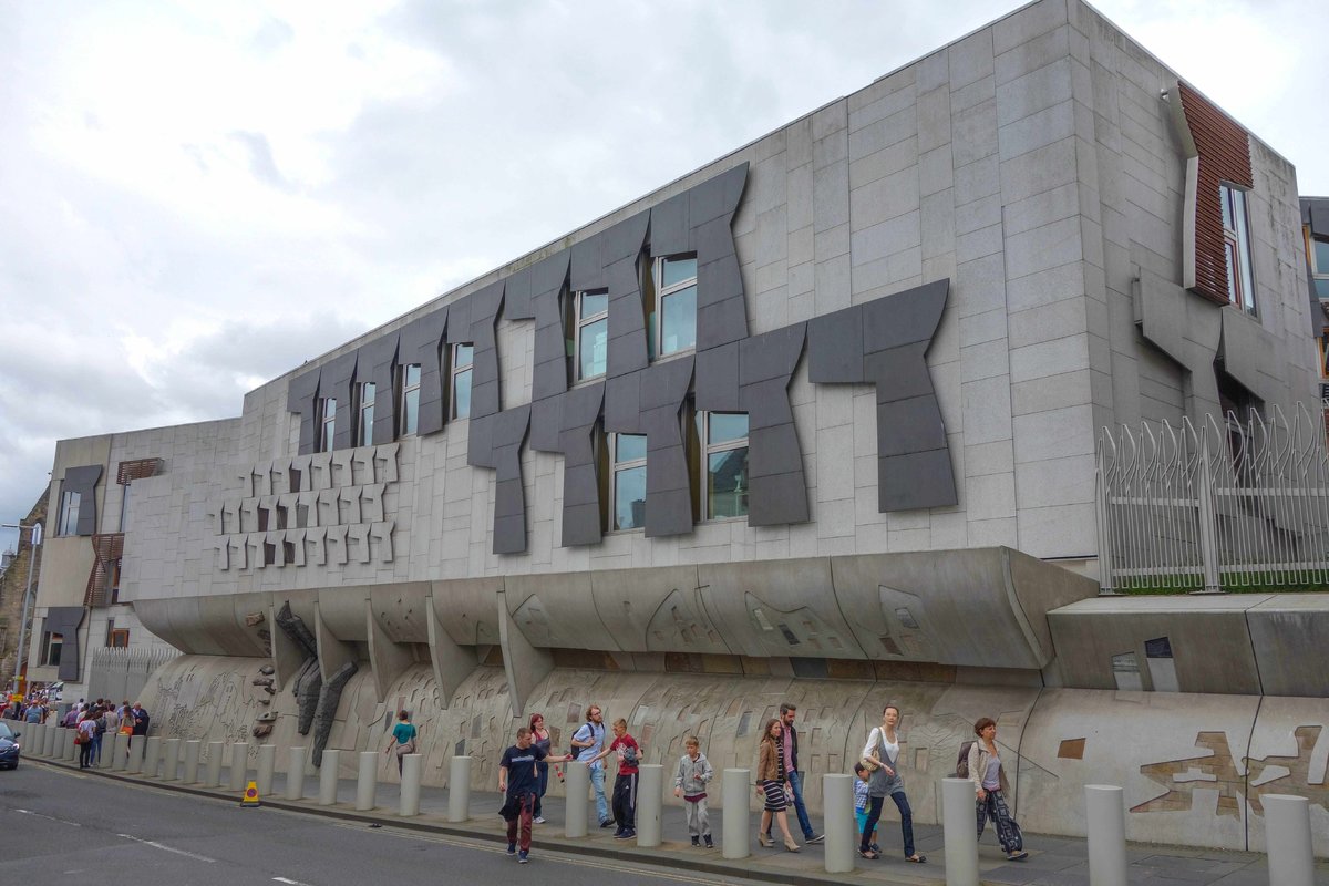 Schottisches Parlamentsgebäude 2.jpg