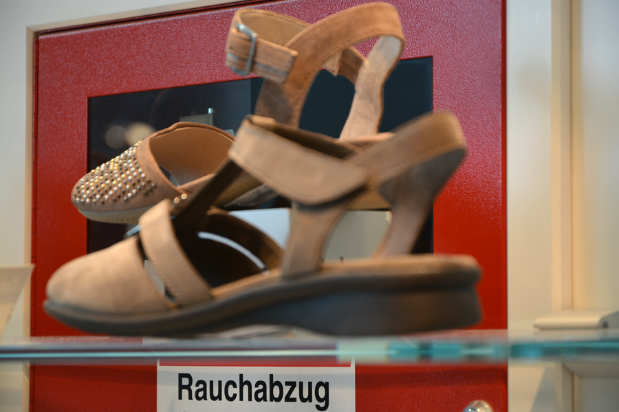 Schuhe mit Rauchabzug 788
