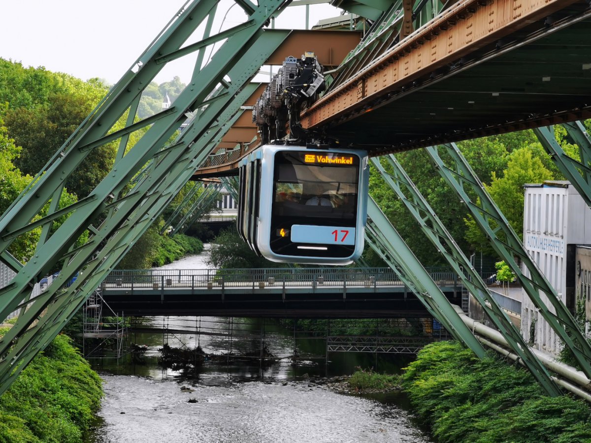 Schwebebahn_colour.jpg