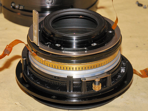SIGMA AF 120-300mm f/2.8 D APO HSM für Nikon mit Sturzschaden.