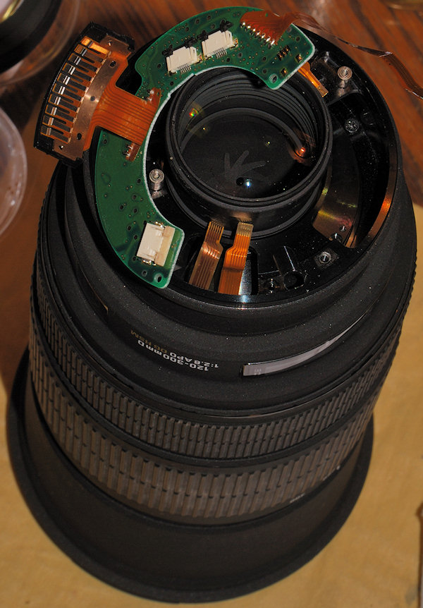 SIGMA AF 120-300mm f/2.8 D APO HSM für Nikon mit Sturzschaden.