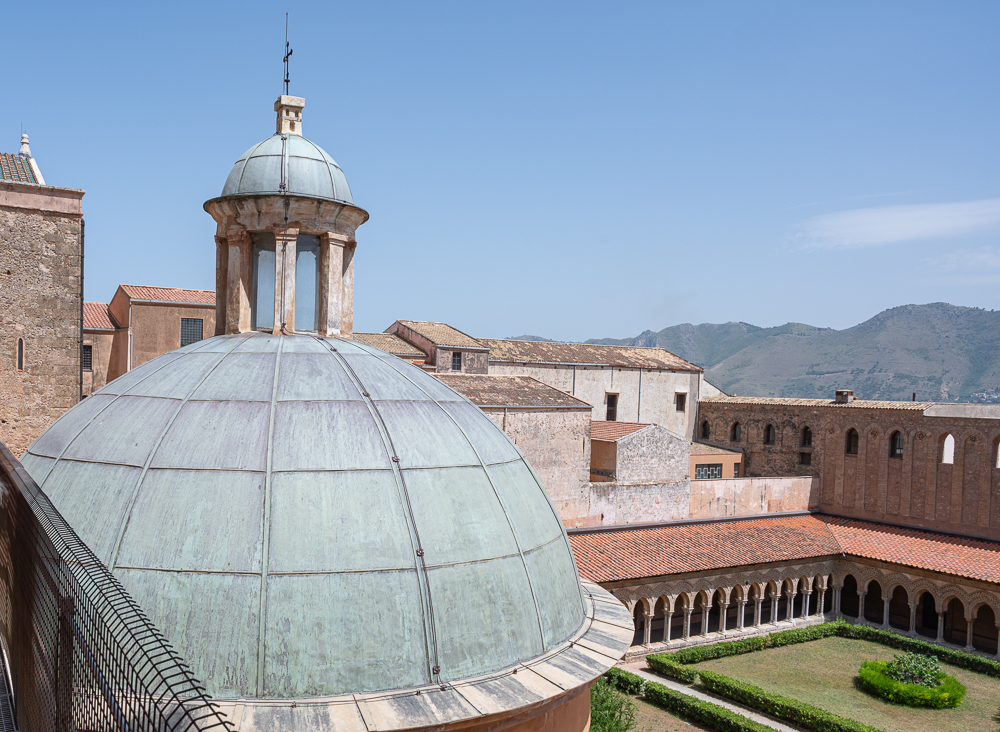 Sizilien 23 Monreale Kathedrale-Außen 9737.jpg