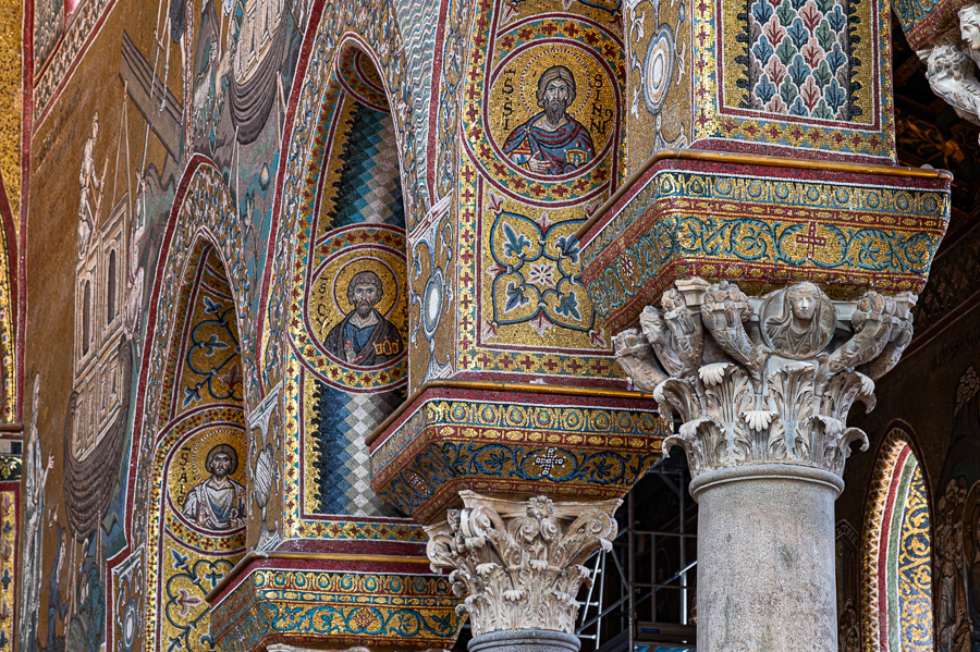 Sizilien 23 Monreale Kathedrale-Säule-52.jpg