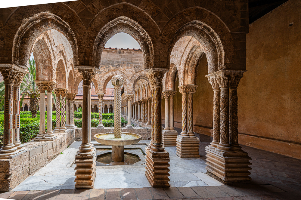 Sizilien 23 Monreale Kloster-Brunnen9604.jpg
