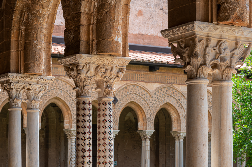 Sizilien 23 Monreale Kloster-Gang9630.jpg