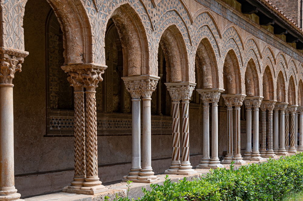 Sizilien 23 Monreale Kloster-Innenhof9597.jpg