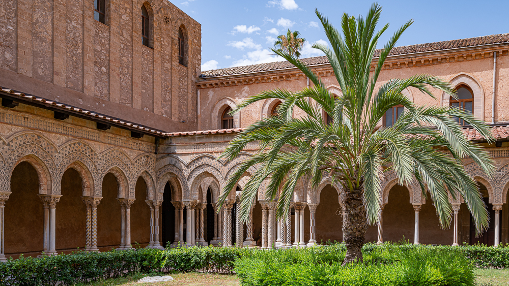Sizilien 23 Monreale Kloster-Innenhof9616.jpg