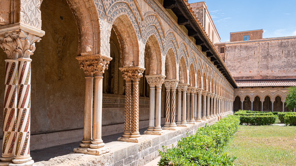 Sizilien 23 Monreale Kloster-Innenhof9625.jpg