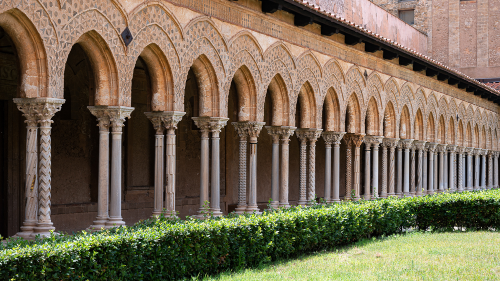 Sizilien 23 Monreale KlosterInnenhof-9633.jpg