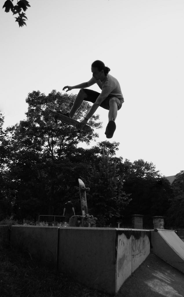 Skatejump