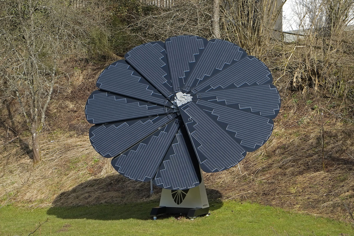 SmartFlower (DSF5903Kxl)

Aufgenommen in einem Garten gegenüber unserer Unterkunft im Sauerland. Habe ich noch nie gesehen. Das System nennt sich Smar