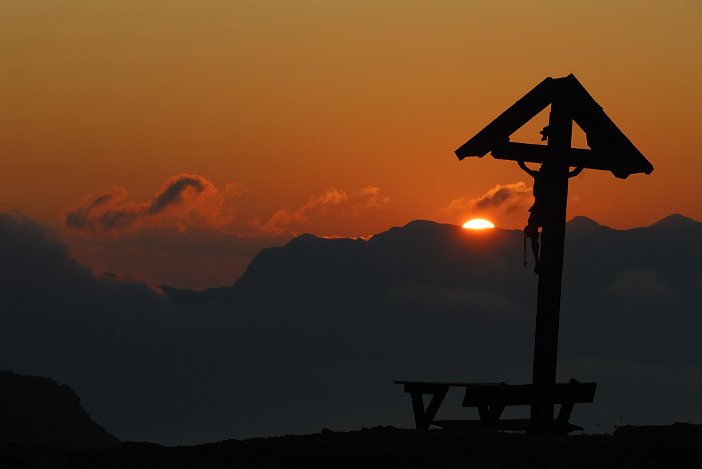 Sonnenaufgang bei der Dreizinnenhütte