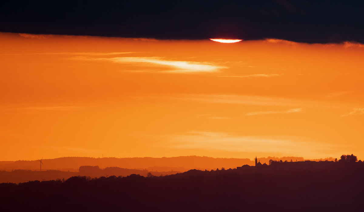 Sonnenuntergang Berg.jpg
