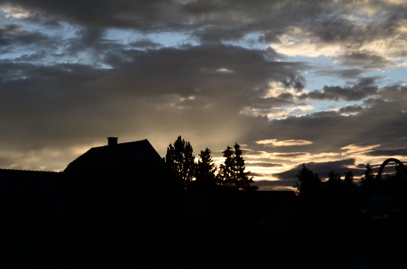 Sonnenuntergang mit dem klares Kontras fast geschafft