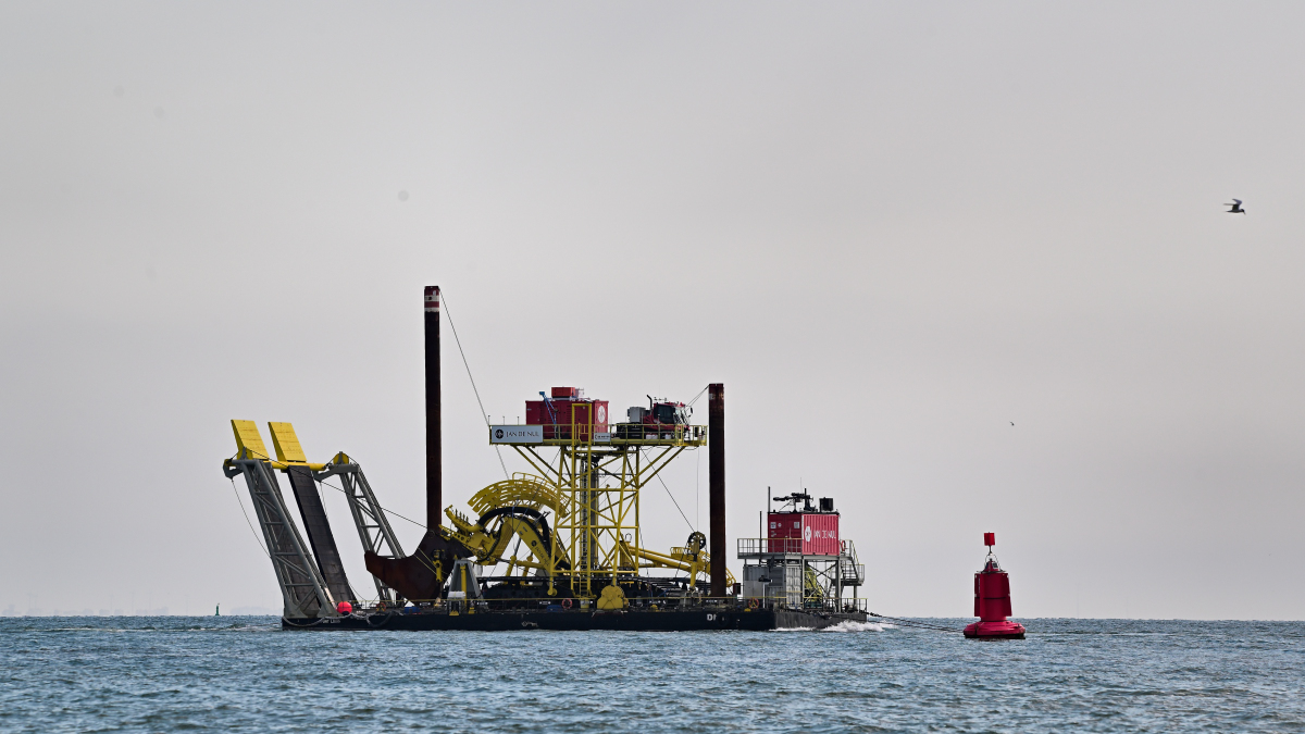 Spezialschiff für Bagger- oder Bauarbeiten auf dem Wasser,von Jan De Nul.