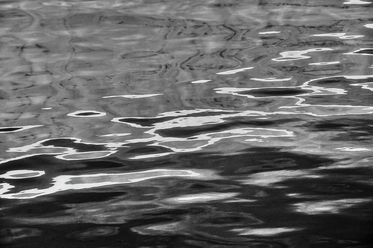 Spiegelung Sperrtor BW.jpg